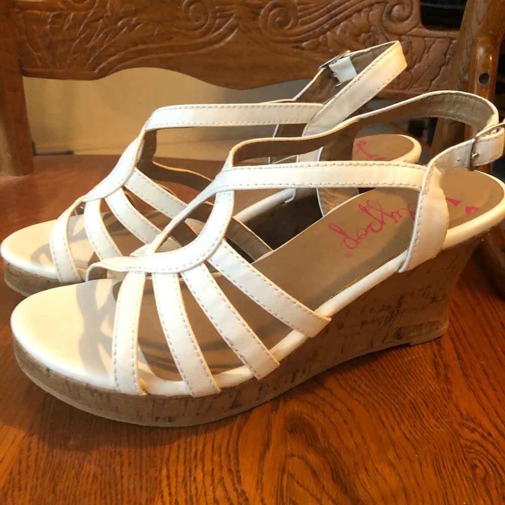 White Wedges